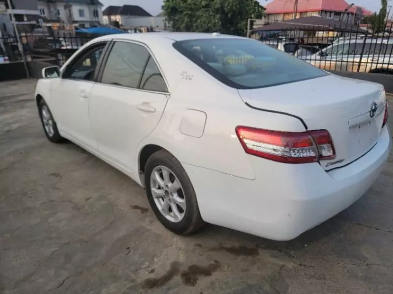 Toyota Camry   - 2010