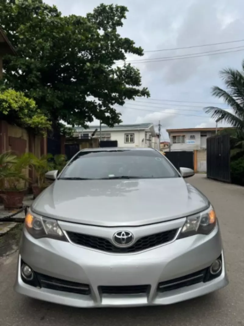 TOYOTA Camry   - 2012