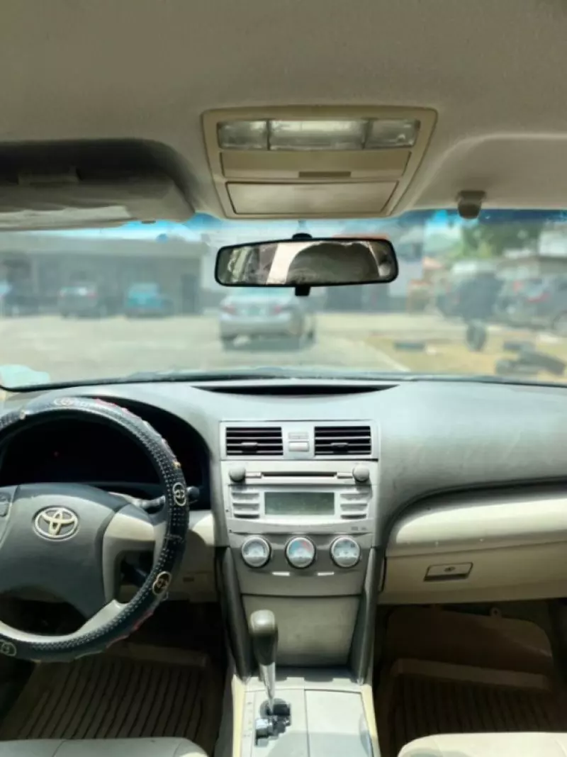 Toyota Camry   - 2011