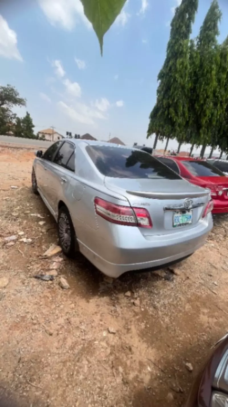 TOYOTA Camry   - 2010