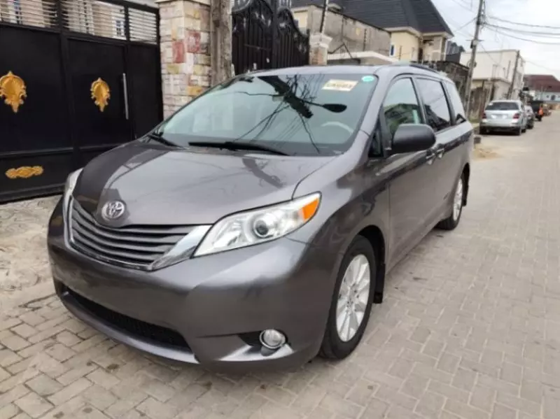 Toyota Sienna   - 2012