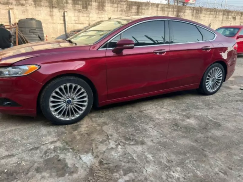 Ford Fusion   - 2016