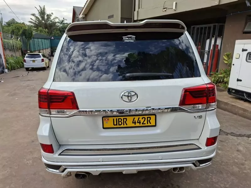 Toyota Landcruiser  V8   - 2010