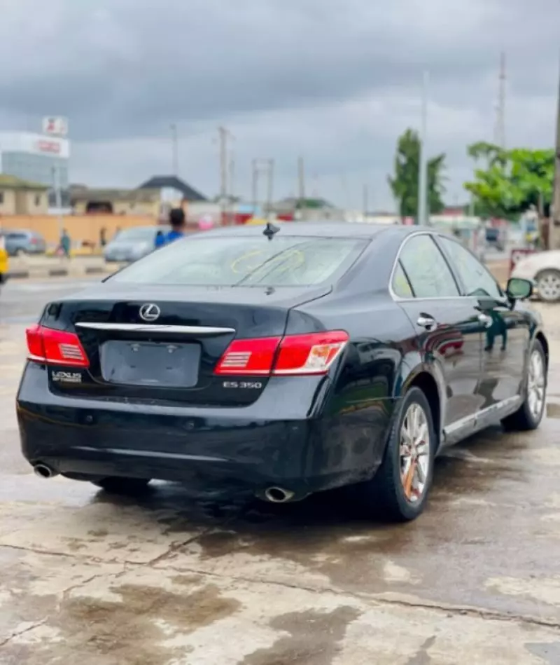 Lexus ES   - 2010