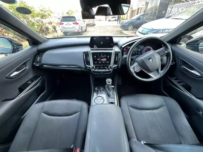 Toyota Crown   - 2019