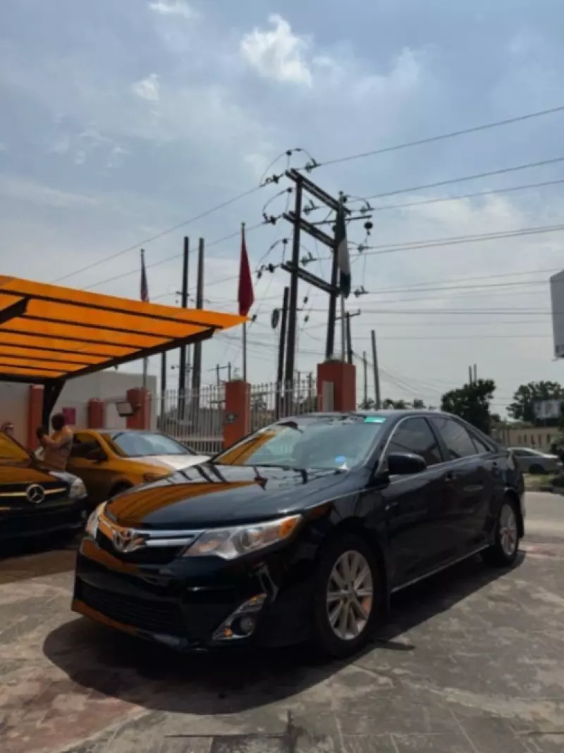 Toyota Camry   - 2014