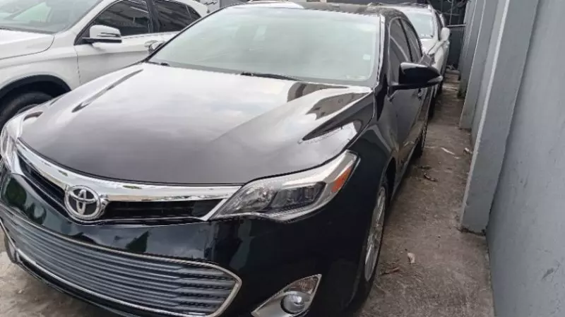 Toyota Avalon   - 2013