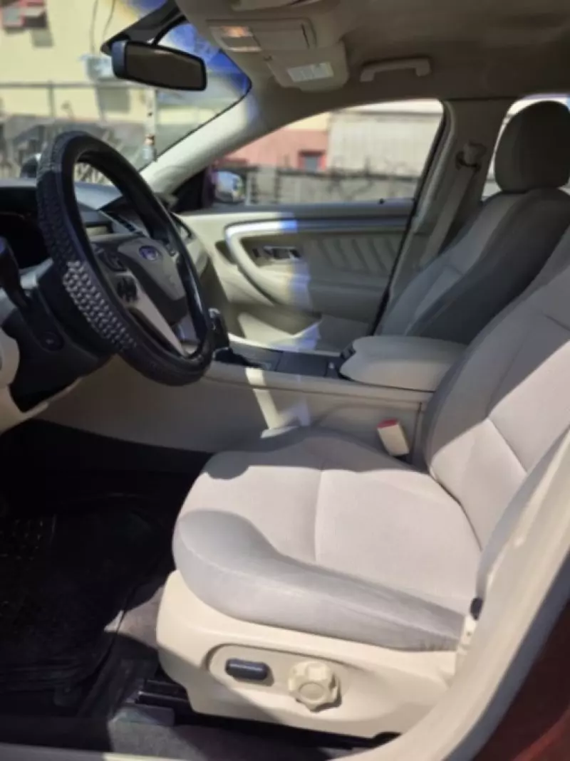 Ford Taurus   - 2015