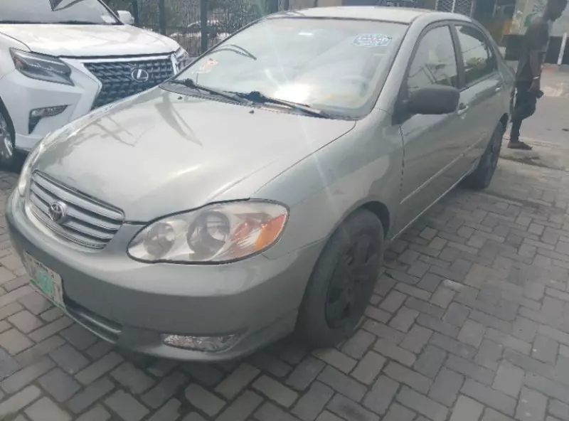 Toyota Corolla   - 2004