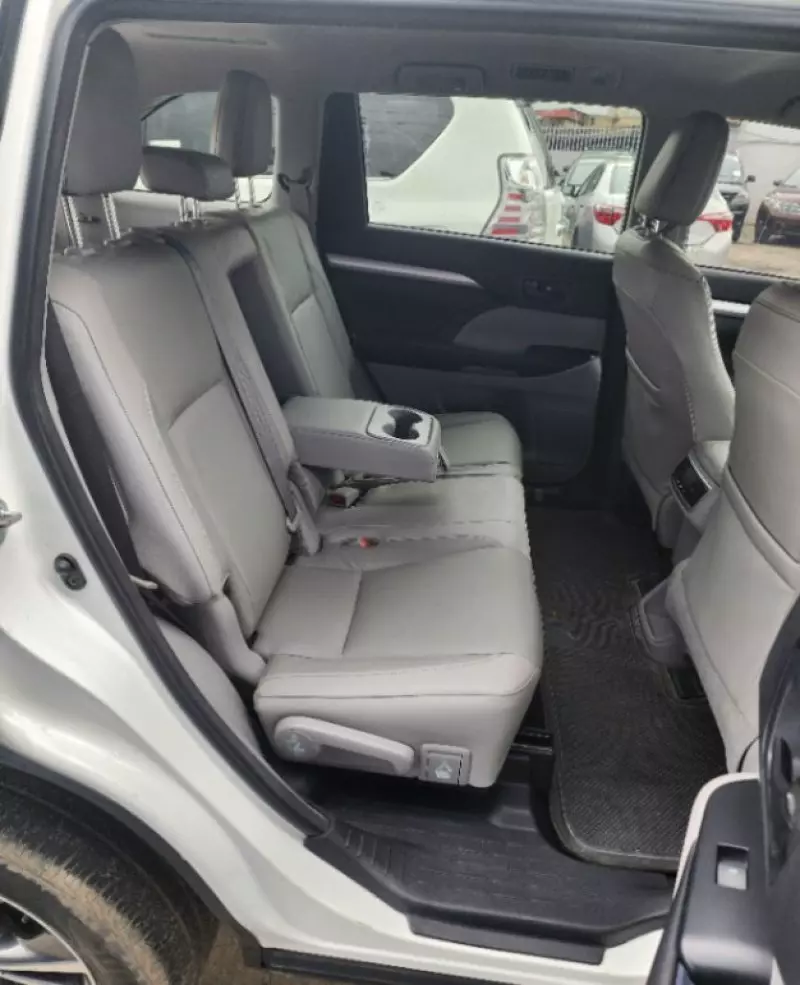Toyota Highlander   - 2017