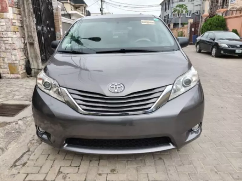 Toyota Sienna   - 2012