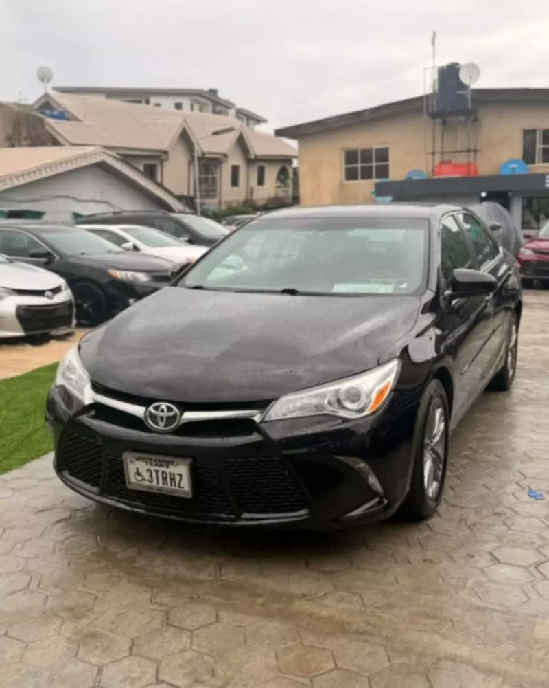 Toyota Camry   - 2016