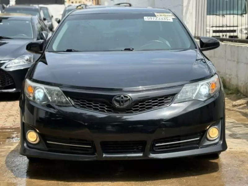 Toyota Camry   - 2012
