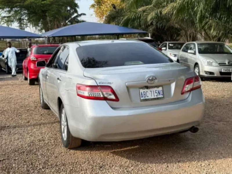 Toyota Camry   - 2011