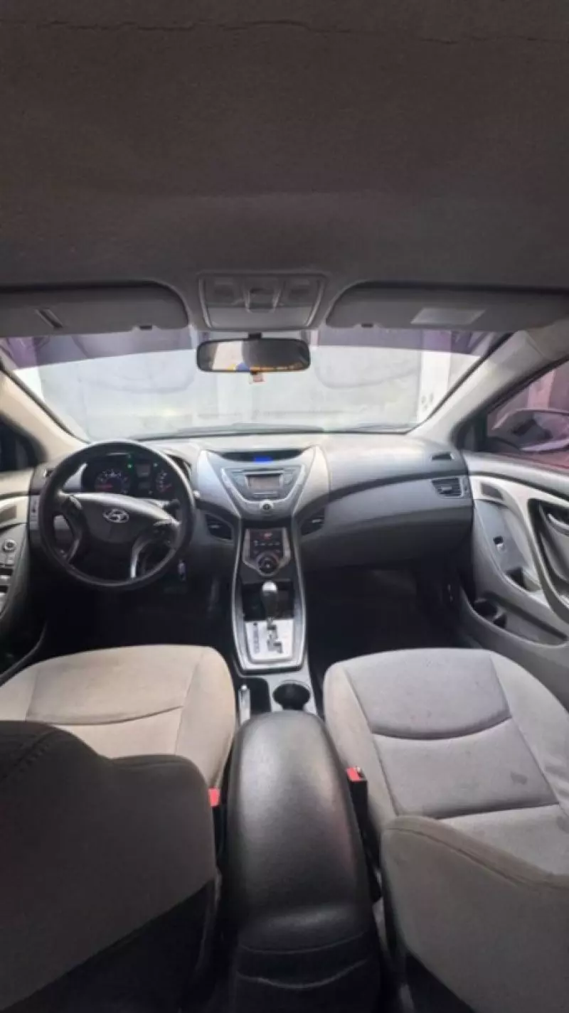 Hyundai Elantra   - 2013