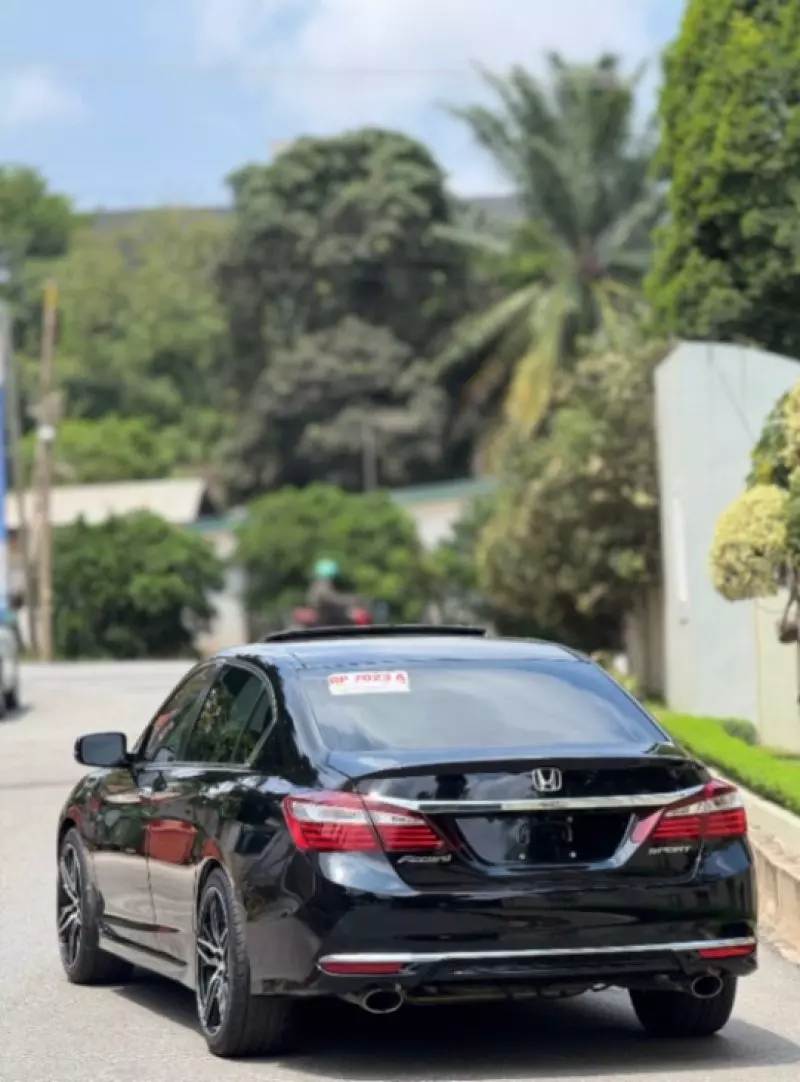 Honda Accord   - 2017