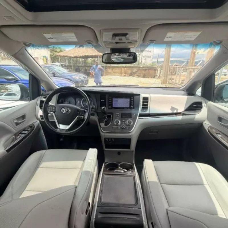 TOYOTA Sienna - 2019