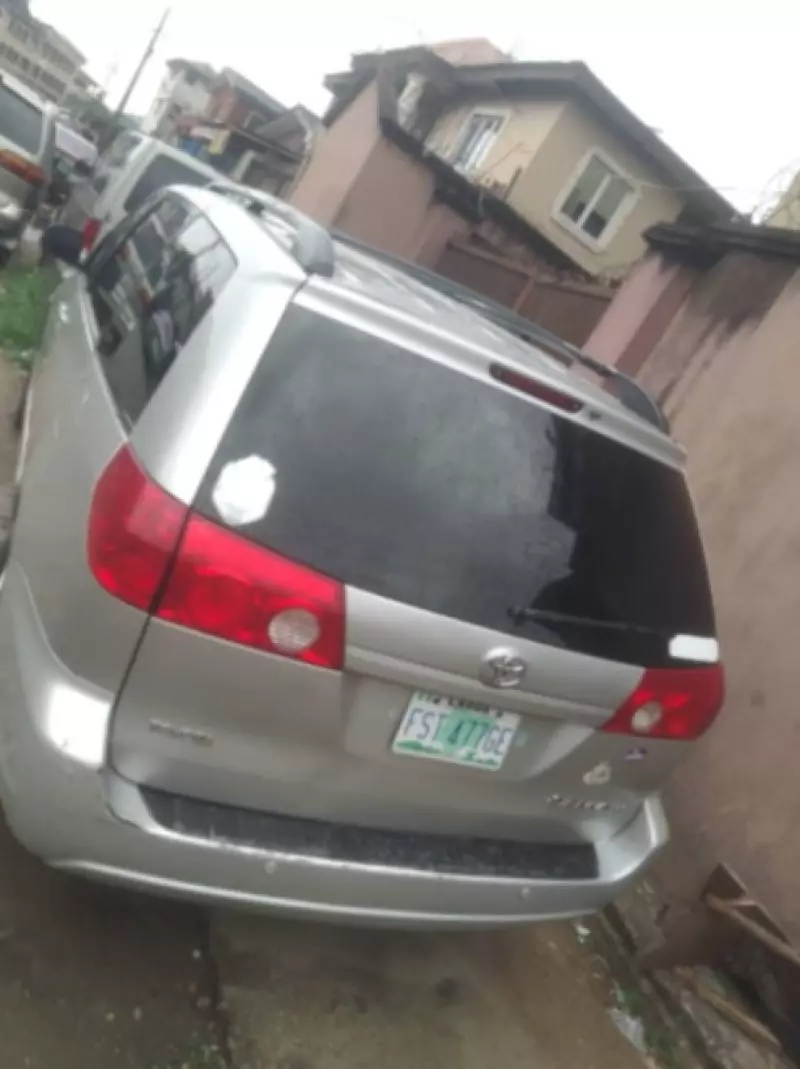 Toyota Sienna   - 2008