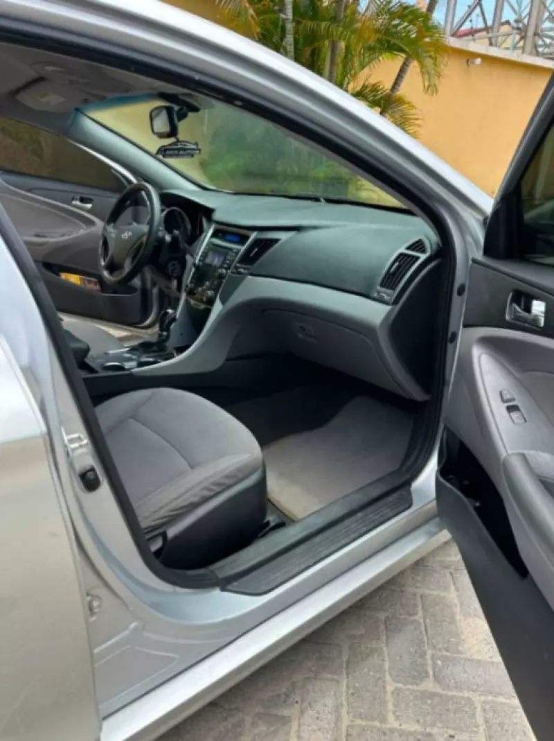 Hyundai Sonata   - 2013