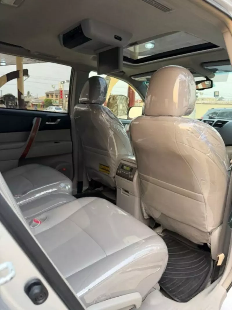 Toyota Highlander   - 2010