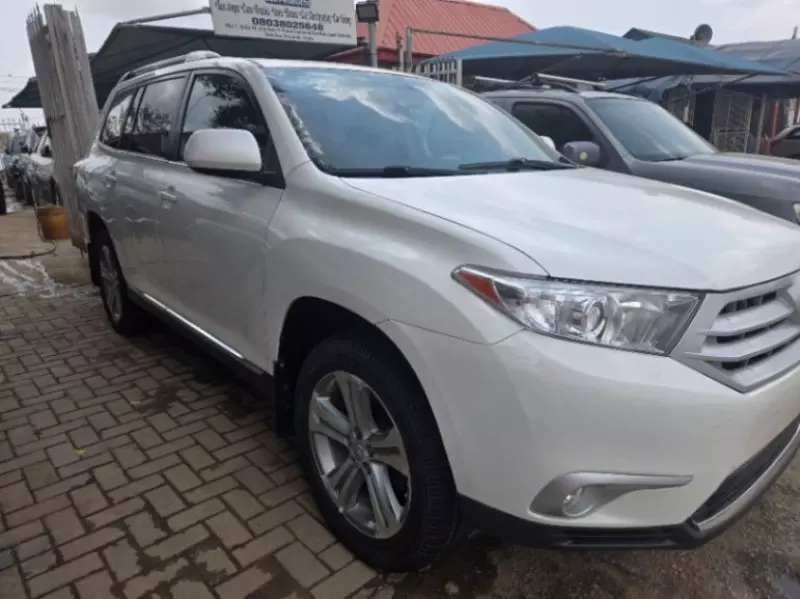 Toyota Highlander   - 2013