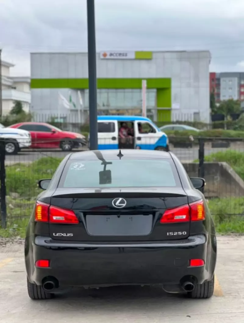 Lexus IS   - 2010