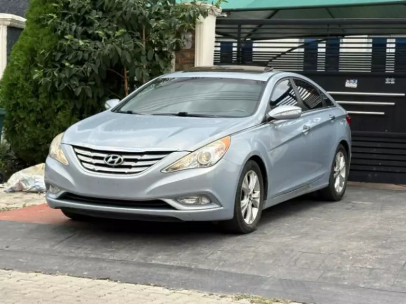 Hyundai Sonata   - 2011