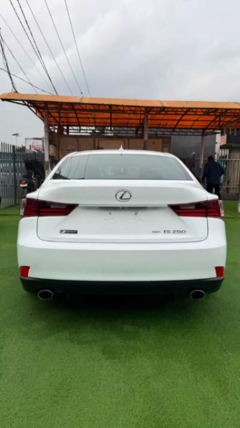 Lexus IS   - 2015