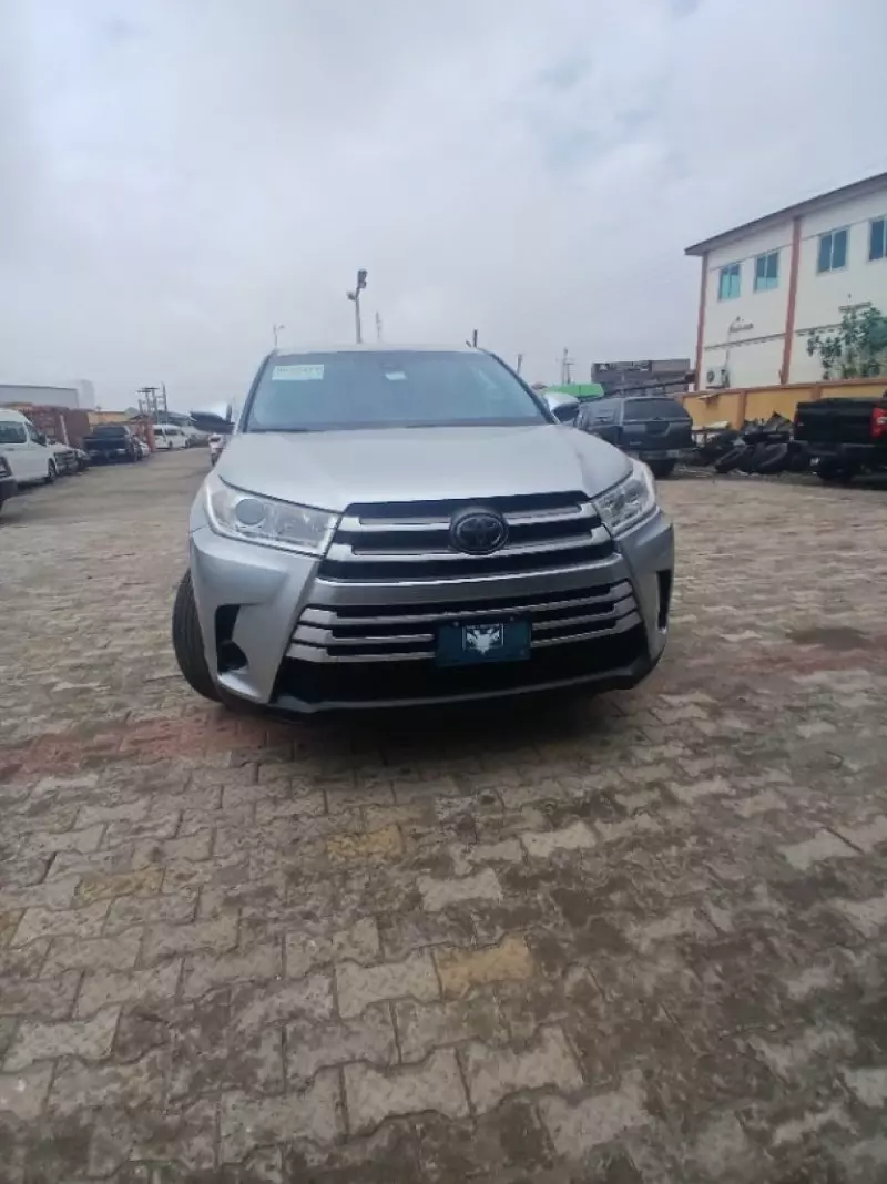 TOYOTA Highlander   - 2019