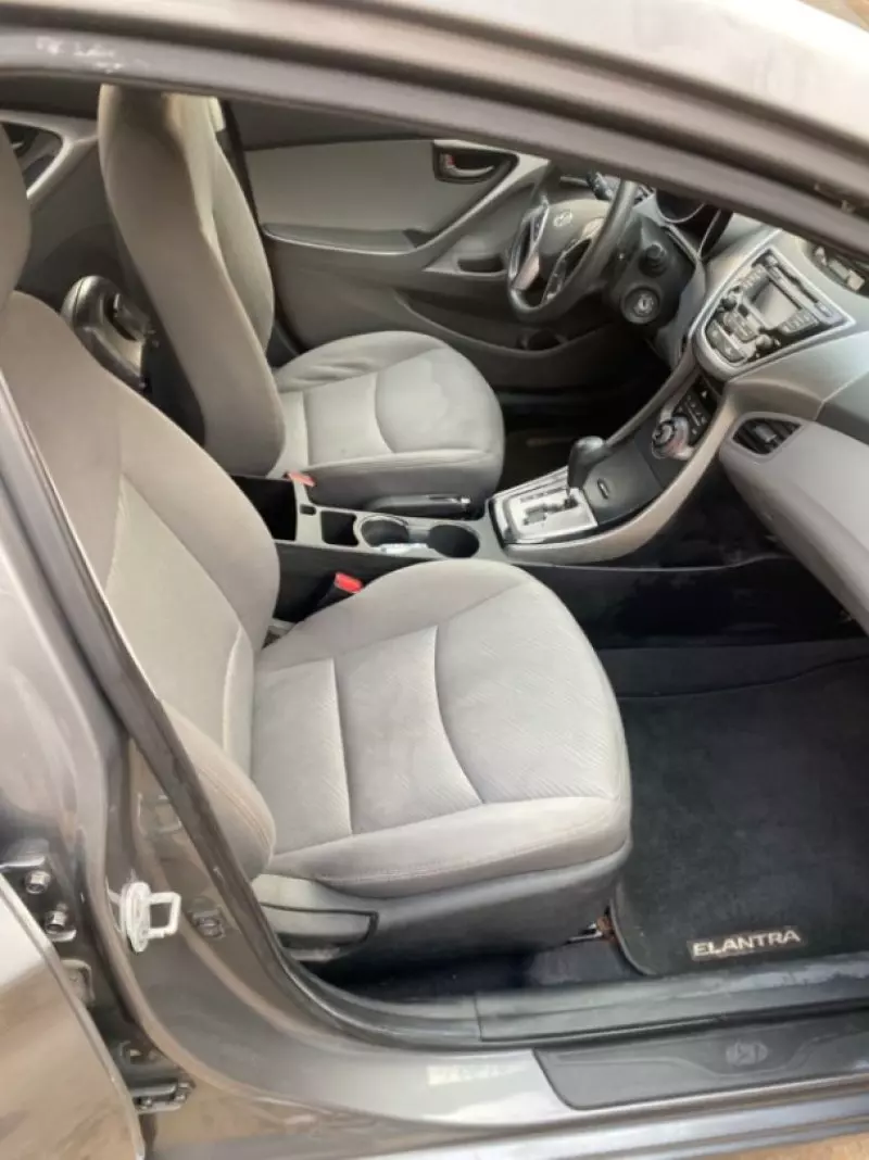 Hyundai Elantra   - 2013