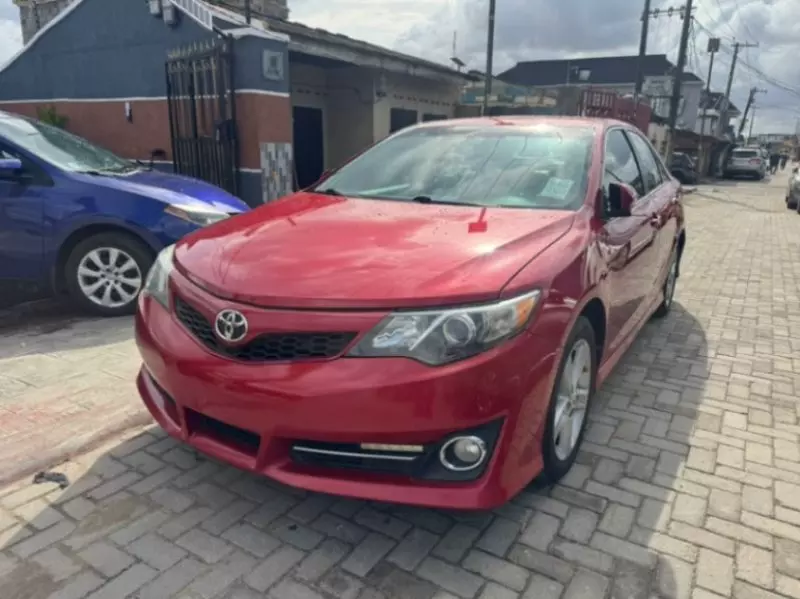 TOYOTA Camry   - 2012