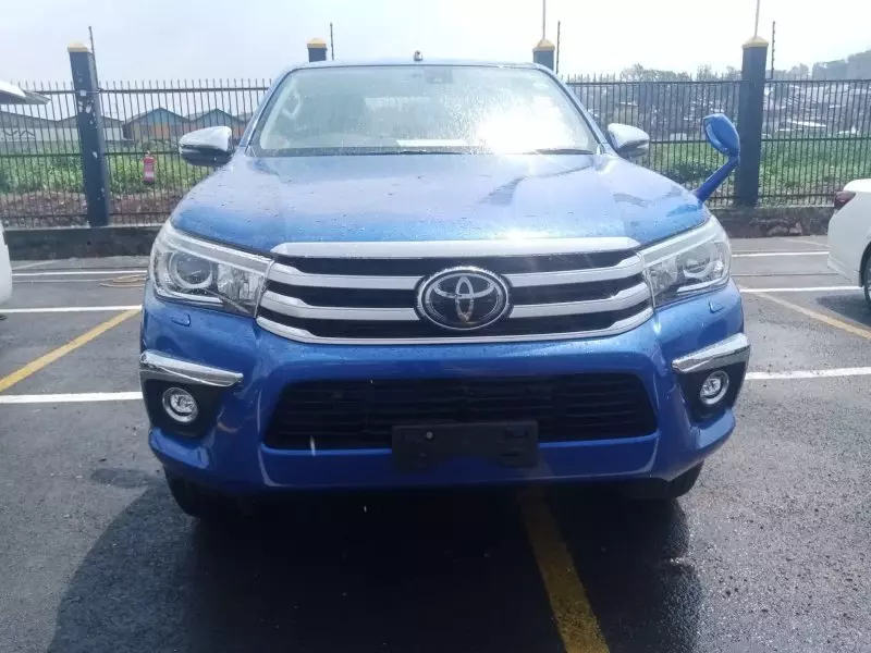 Toyota Hilux   - 2016