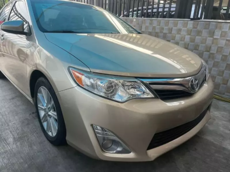 Toyota Camry   - 2012