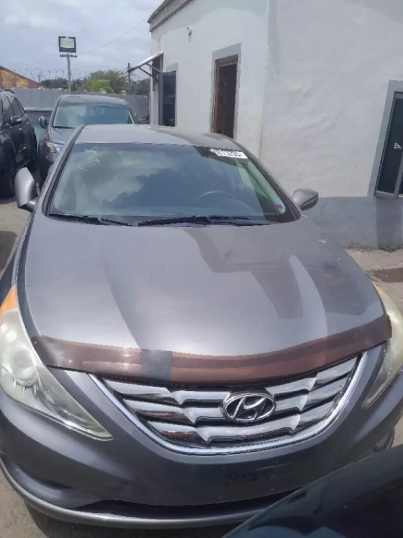Hyundai Sonata   - 2012