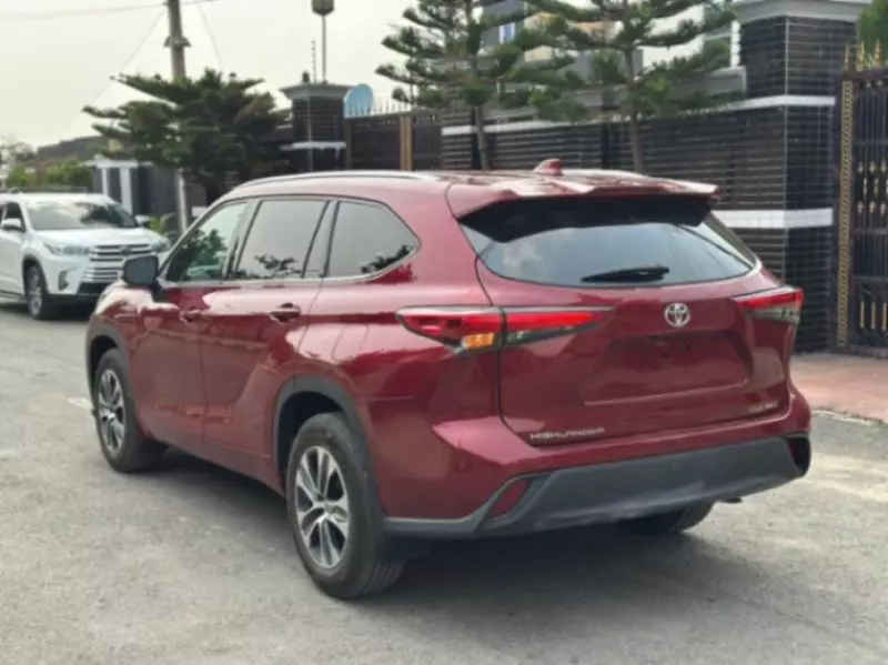 Toyota Highlander   - 2021