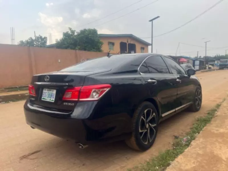 Lexus ES   - 2010
