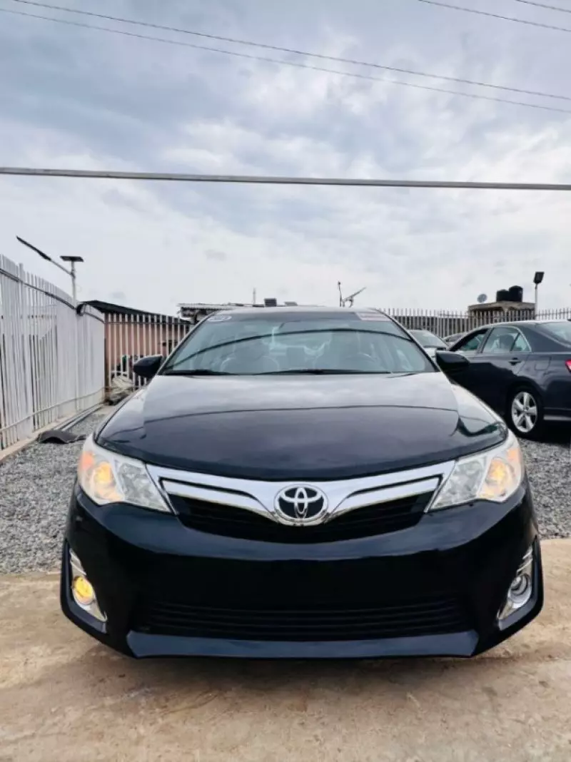 Toyota Camry   - 2014