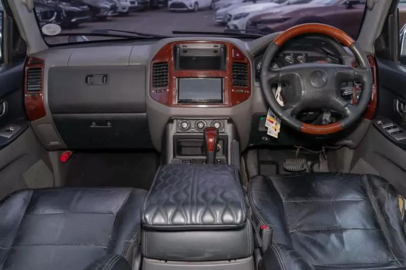 Mitsubishi Pajero   - 2004