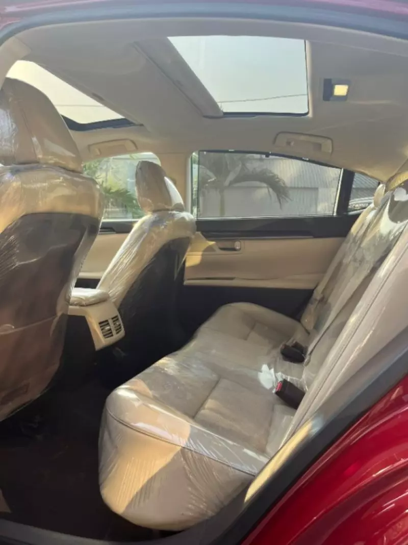 Lexus ES   - 2016