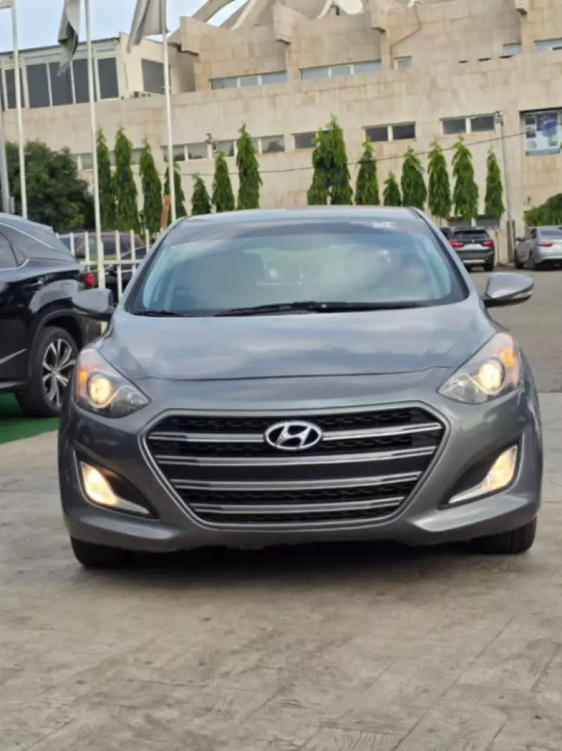 Hyundai Elantra   - 2016