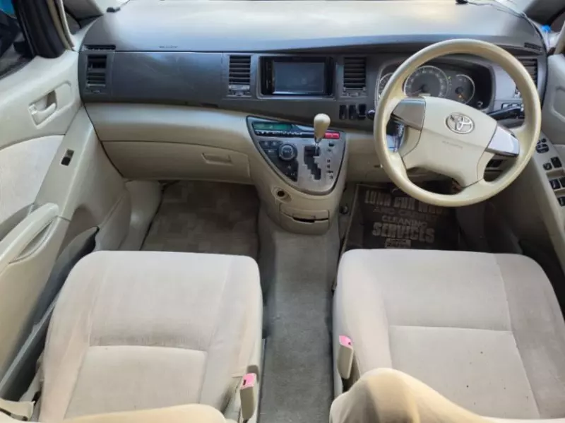TOYOTA Isis    - 2007