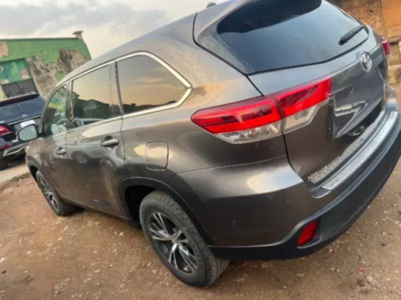 Toyota Highlander   - 2019
