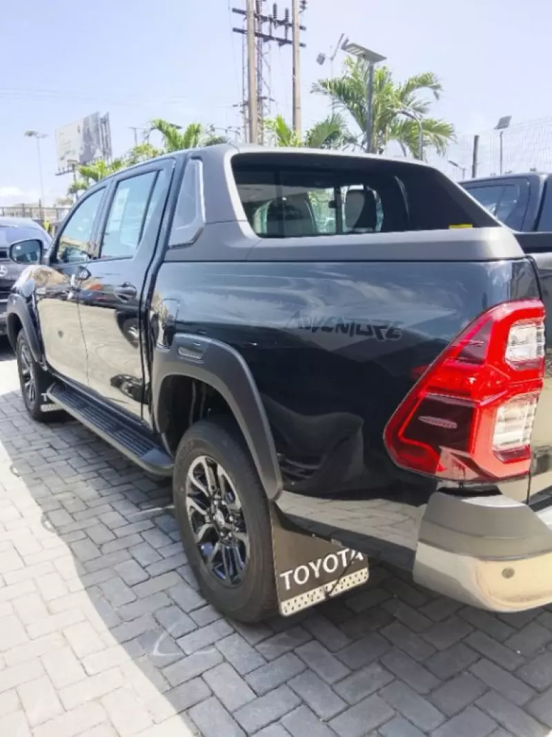 Toyota Hilux   - 2025