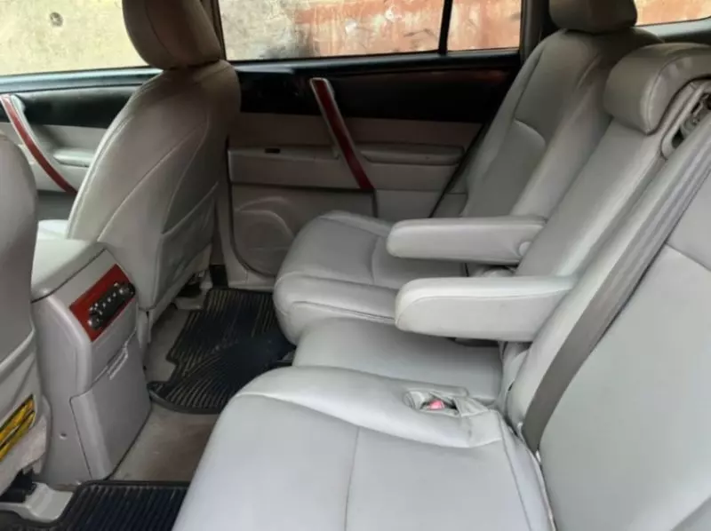 Toyota Highlander   - 2010