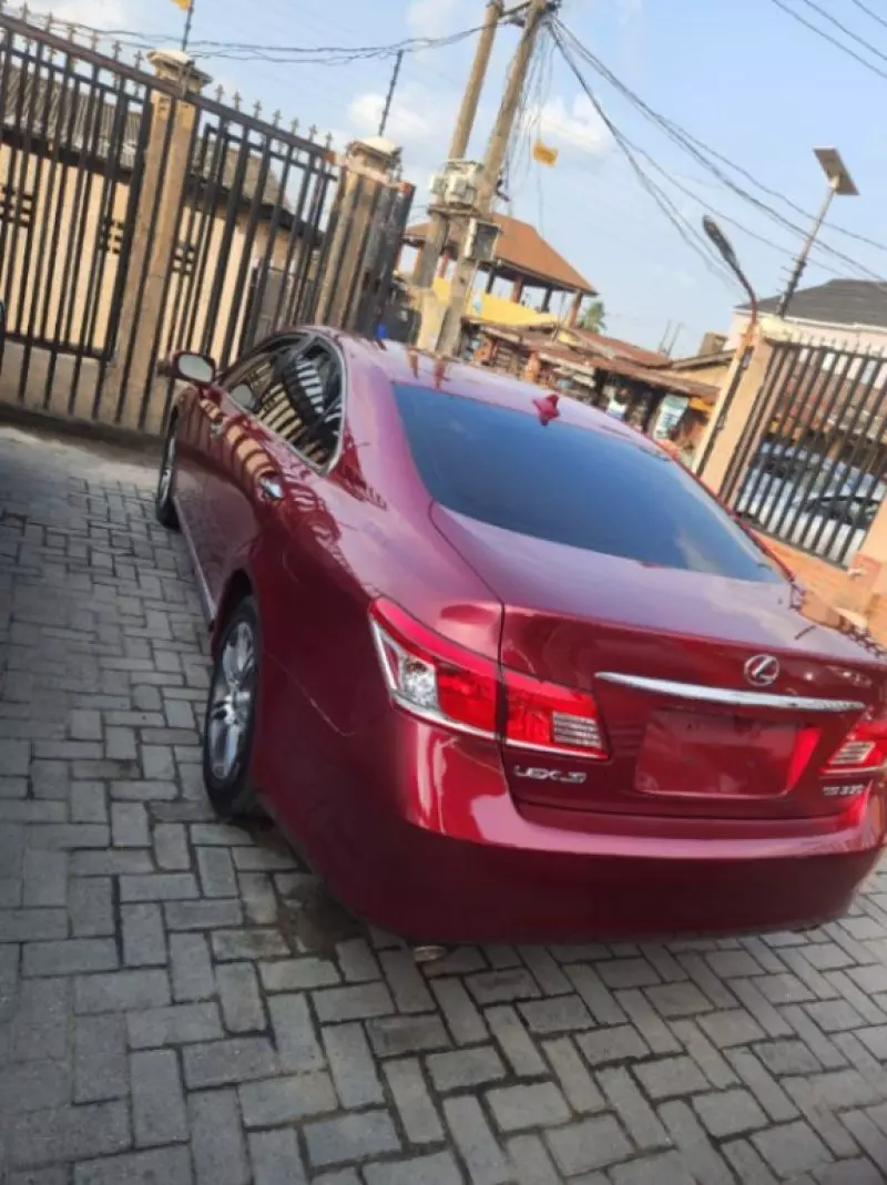 Lexus ES 350   - 2010