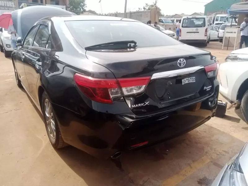 Toyota Mark X   - 2016