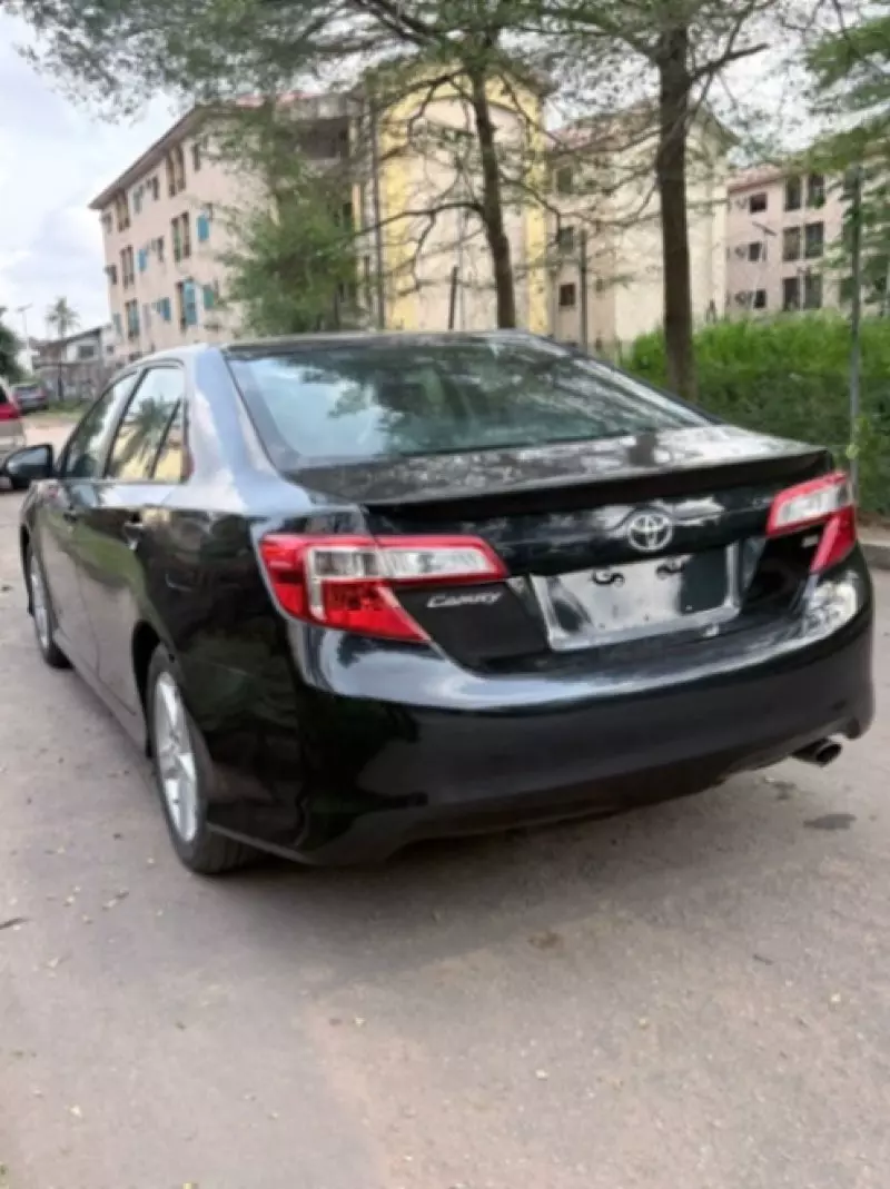 Toyota Camry   - 2013