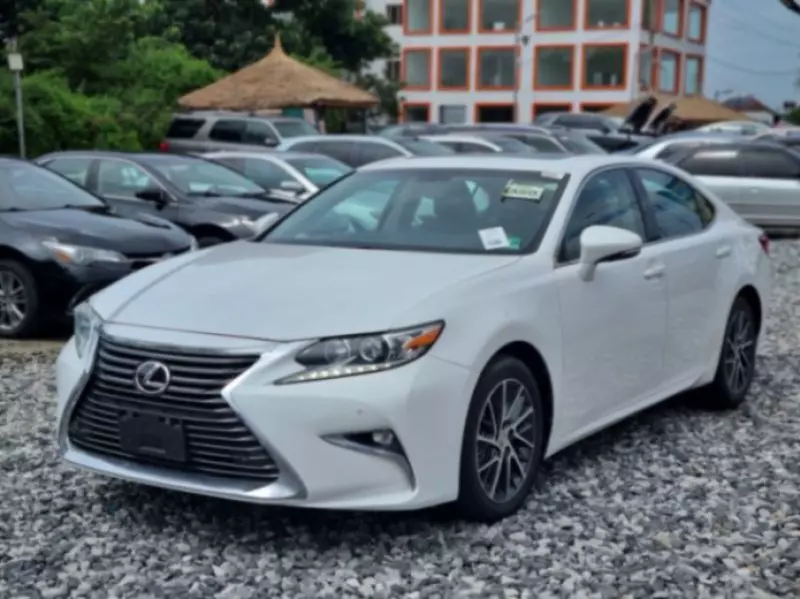 Lexus ES 350   - 2016