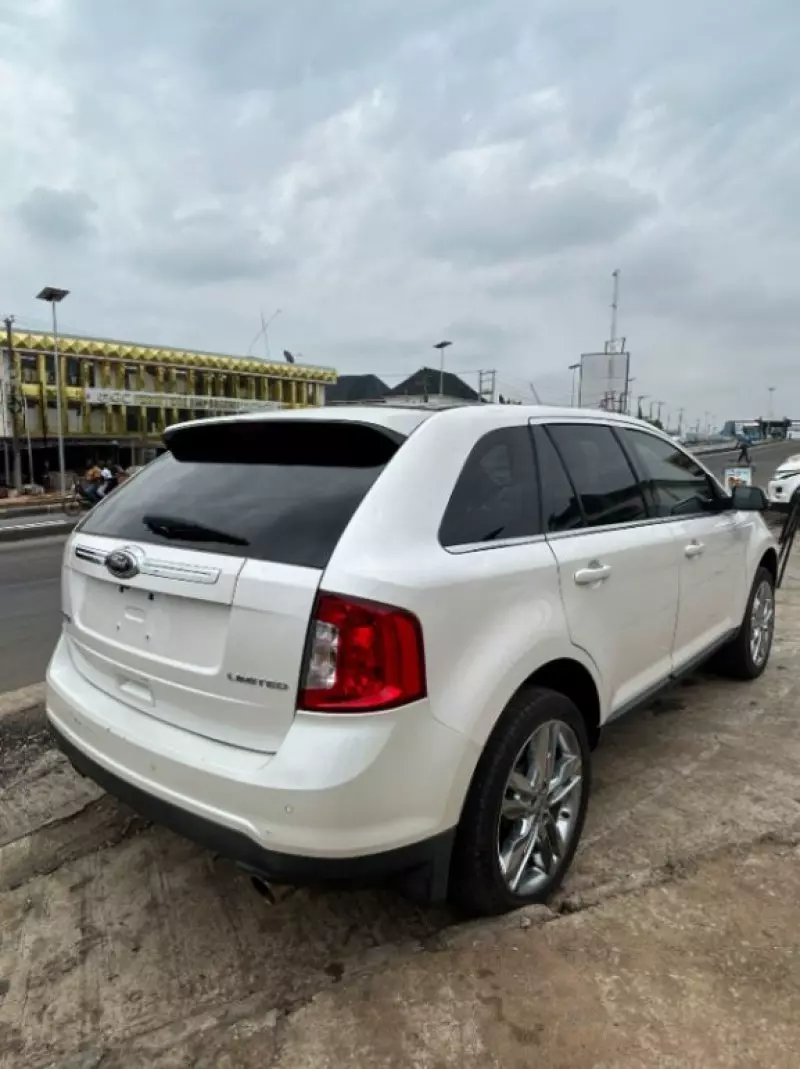 Ford Edge   - 2012