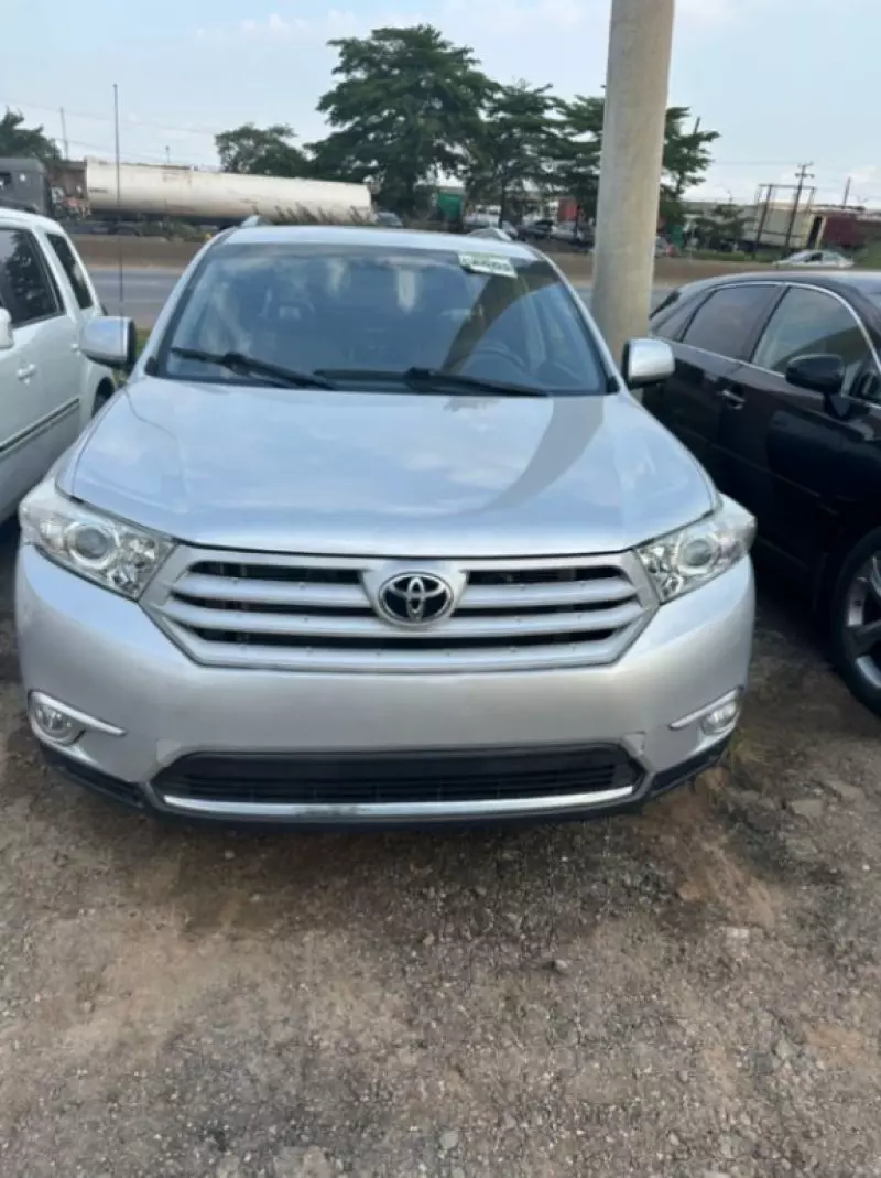 Toyota Highlander   - 2012